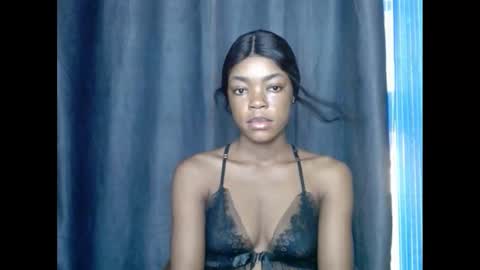Snapshot of sexyxbunnyxx chatting on February 25, 7:42 am Blue online show from February 25, 7:42 am