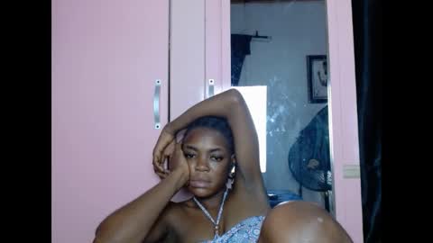 Snapshot of sexyxbunnyxx chatting on January 11, 1:06 am Blue online show from January 11, 1:06 am