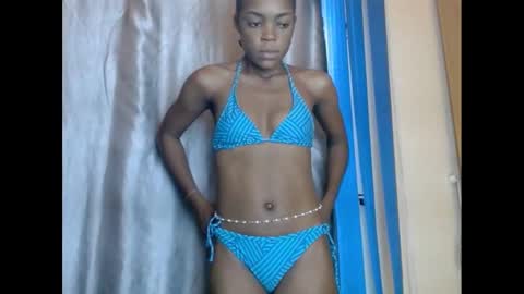 Snapshot of sexyxbunnyxx chatting on February 16, 10:43 am Blue online show from February 16, 10:43 am