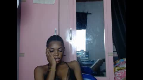 Snapshot of sexyxbunnyxx chatting on January 13, 11:17 pm Blue online show from January 13, 11:17 pm