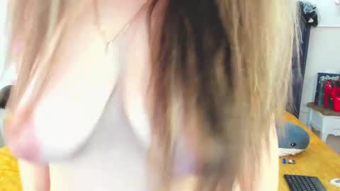 Snapshot of shana_power chatting on February 14, 6:02 am Svetlana ...........help me get 100 reactions before the end of the year Thumb up if you like me I appreciate it and thank you online show from February 14, 6:02 am