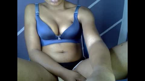 Snapshot of shawnie_baby chatting on September 11, 10:55 pm shawnie_baby online show from September 11, 10:55 pm