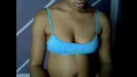 Snapshot of shawnie_baby chatting on September 10, 8:10 pm shawnie_baby online show from September 10, 8:10 pm
