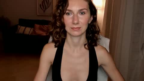 shesleepsnaked online show from January 12, 5:33 pm