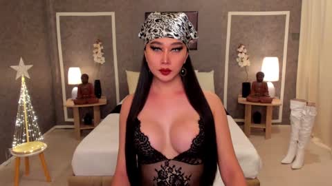 WET AND WILD YHANNA online show from December 8, 1:58 pm