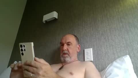 Snapshot of shyguytm chatting on December 3, 6:21 am shyguytm online show from December 3, 6:21 am
