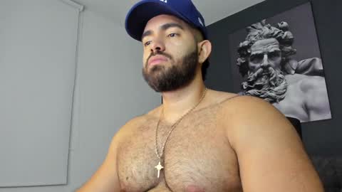 Snapshot of simon_leon01 chatting on February 26, 12:30 am simon_leon01 online show from February 26, 12:30 am
