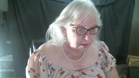 Sissy Diane online show from February 15, 2:00 pm
