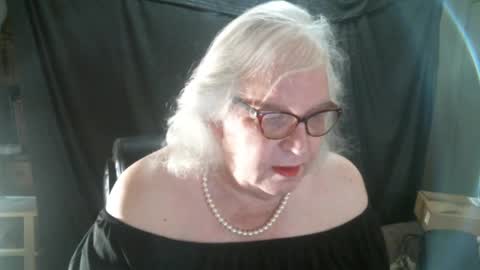 Sissy Diane online show from February 9, 1:56 pm