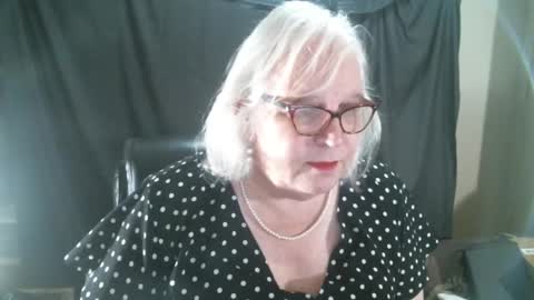 Sissy Diane online show from January 8, 12:38 am