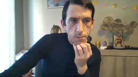 Snapshot of skinnybigcock2 chatting on February 18, 3:31 pm SkinnyBigCock2 online show from February 18, 3:31 pm
