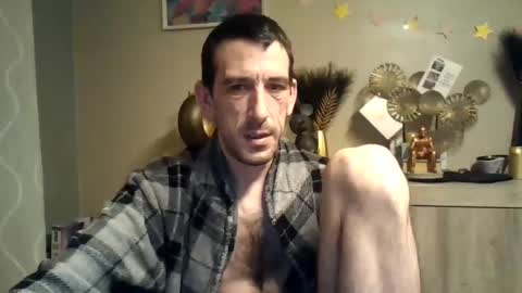 Snapshot of skinnybigcock2 chatting on December 18, 3:04 am SkinnyBigCock2 online show from December 18, 3:04 am
