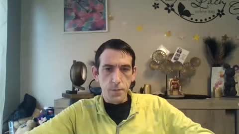 Snapshot of skinnybigcock2 chatting on February 10, 9:14 am SkinnyBigCock2 online show from February 10, 9:14 am