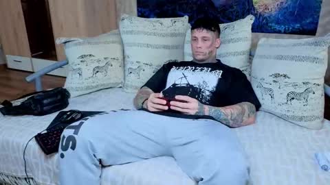skirlingod online show from September 12, 7:10 am