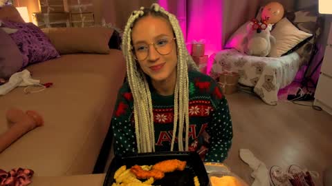 Snapshot of skyewavy chatting on December 27, 8:07 pm online show from December 27, 8:07 pm