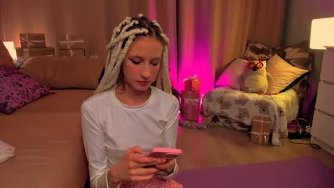 Snapshot of skyewavy chatting on January 3, 5:20 pm online show from January 3, 5:20 pm