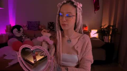 Snapshot of skyewavy chatting on February 20, 11:10 pm online show from February 20, 11:10 pm