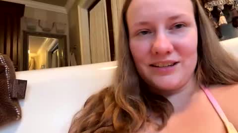 Snapshot of skywinters chatting on January 4, 9:09 pm Sky Winters online show from January 4, 9:09 pm