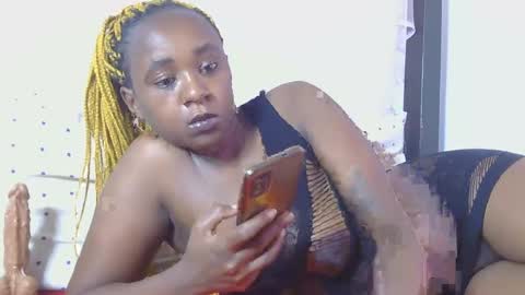 Snapshot of skyy_brown chatting on February 25, 6:25 am Bella online show from February 25, 6:25 am