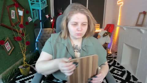 Snapshot of sladadeew chatting on February 10, 9:04 am Slada Deew online show from February 10, 9:04 am