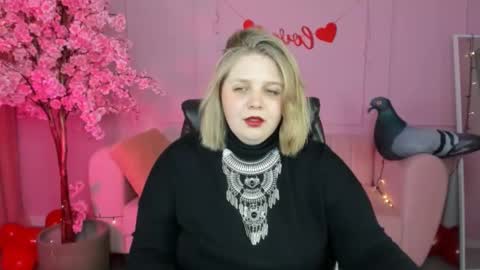 Snapshot of sladadeew chatting on February 18, 12:06 pm Slada Deew online show from February 18, 12:06 pm