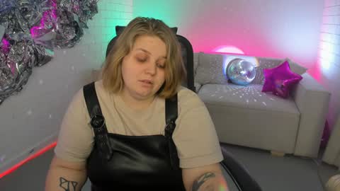Snapshot of sladadeew chatting on February 2, 12:13 pm Slada Deew online show from February 2, 12:13 pm