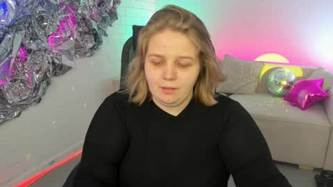 Snapshot of sladadeew chatting on January 31, 9:27 am Slada Deew online show from January 31, 9:27 am