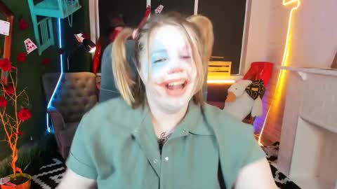 Snapshot of sladadeew chatting on February 10, 12:08 pm Slada Deew online show from February 10, 12:08 pm