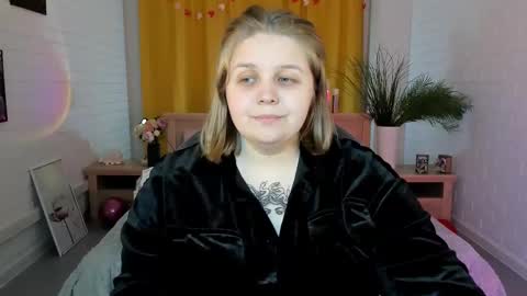 Snapshot of sladadeew chatting on February 25, 3:53 pm Slada Deew online show from February 25, 3:53 pm