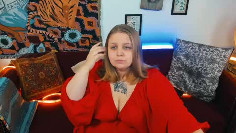 Snapshot of sladadeew chatting on September 19, 9:24 am Slada Deew online show from September 19, 9:24 am