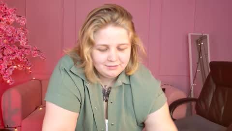 Snapshot of sladadeew chatting on February 9, 12:08 pm Slada Deew online show from February 9, 12:08 pm