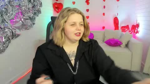 Snapshot of sladadeew chatting on February 20, 2:35 pm Slada Deew online show from February 20, 2:35 pm