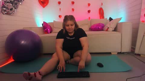 Snapshot of sladadeew chatting on March 3, 3:54 pm Slada Deew online show from March 3, 3:54 pm