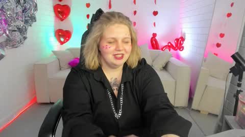 Snapshot of sladadeew chatting on February 15, 4:01 pm Slada Deew online show from February 15, 4:01 pm