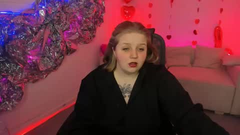 Snapshot of sladadeew chatting on February 27, 9:40 am Slada Deew online show from February 27, 9:40 am