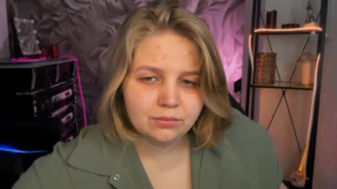 Snapshot of sladadeew chatting on February 6, 9:11 am Slada Deew online show from February 6, 9:11 am