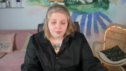Snapshot of sladadeew chatting on February 26, 12:16 pm Slada Deew online show from February 26, 12:16 pm