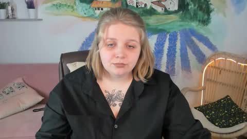 Snapshot of sladadeew chatting on February 26, 4:27 pm Slada Deew online show from February 26, 4:27 pm