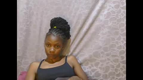 Snapshot of slim_girl01 chatting on January 25, 12:38 am slim_girl01 online show from January 25, 12:38 am