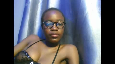 slimkatie__ online show from September 19, 3:38 pm