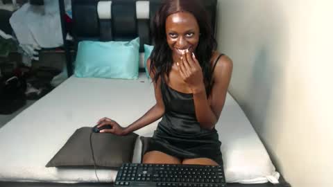 Snapshot of slimpie48 chatting on September 19, 10:24 pm Cindy online show from September 19, 10:24 pm