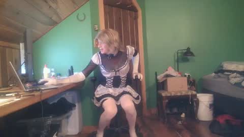 Snapshot of slutjennifertransxx chatting on September 14, 2:03 am slutjennifertransxx online show from September 14, 2:03 am