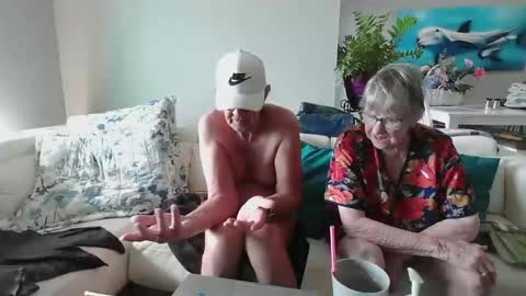 Snapshot of smallpenisbigtongue chatting on February 9, 4:40 pm Daddy online show from February 9, 4:40 pm