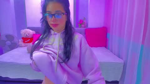 Snapshot of soffi_roberts chatting on March 7, 1:07 pm sofiia online show from March 7, 1:07 pm