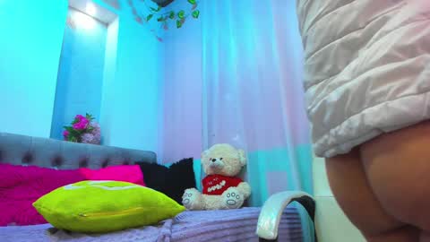 Snapshot of soffi_roberts chatting on February 24, 4:04 pm sofiia online show from February 24, 4:04 pm