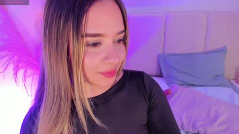 Snapshot of sofia_pamela chatting on March 11, 10:20 pm SOFIA PAMELA online show from March 11, 10:20 pm