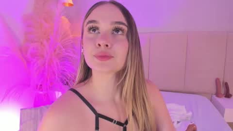 Snapshot of sofia_pamela chatting on February 16, 1:58 am SOFIA PAMELA online show from February 16, 1:58 am
