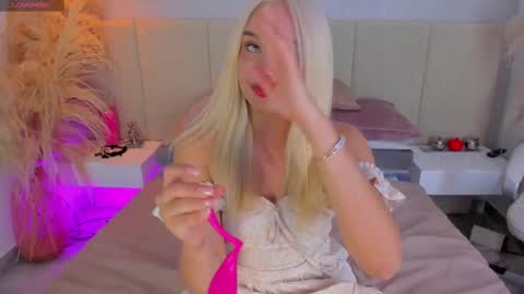 Snapshot of sofia_pamela chatting on September 8, 7:24 pm SOFIA PAMELA online show from September 8, 7:24 pm