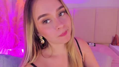 Snapshot of sofia_pamela chatting on February 25, 1:30 am SOFIA PAMELA online show from February 25, 1:30 am