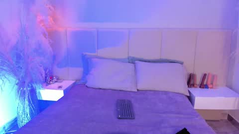 Snapshot of sofia_pamela chatting on March 4, 7:11 pm SOFIA PAMELA online show from March 4, 7:11 pm